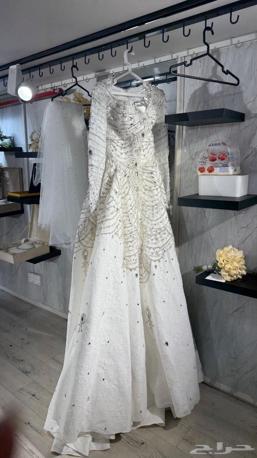 فستان زفاف مرصع بالكريستال تصميم خاص64502666530817110