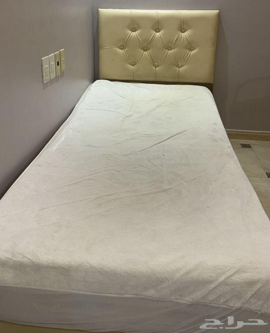 5 سراير ودولاب نفر وطاوله64511142539650110