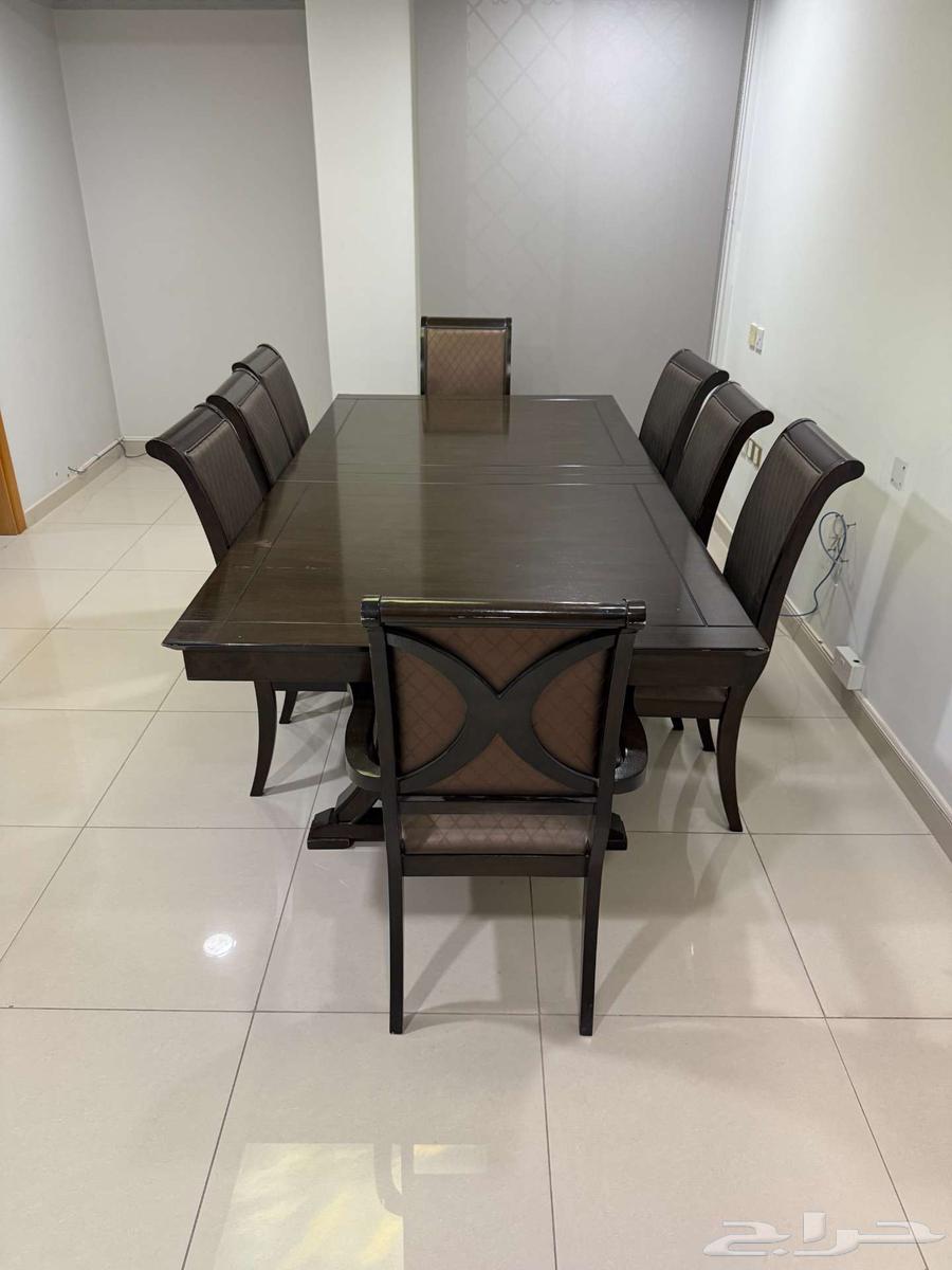 Dining table with 8 chairs64507151403265110