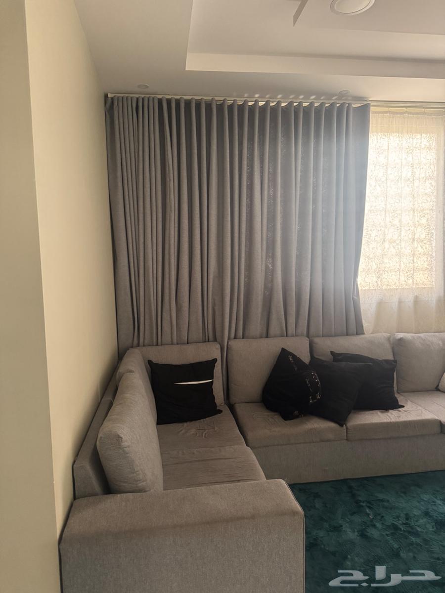 Sofa furniture with curtain and sofa with tables and carpet64507304867201110