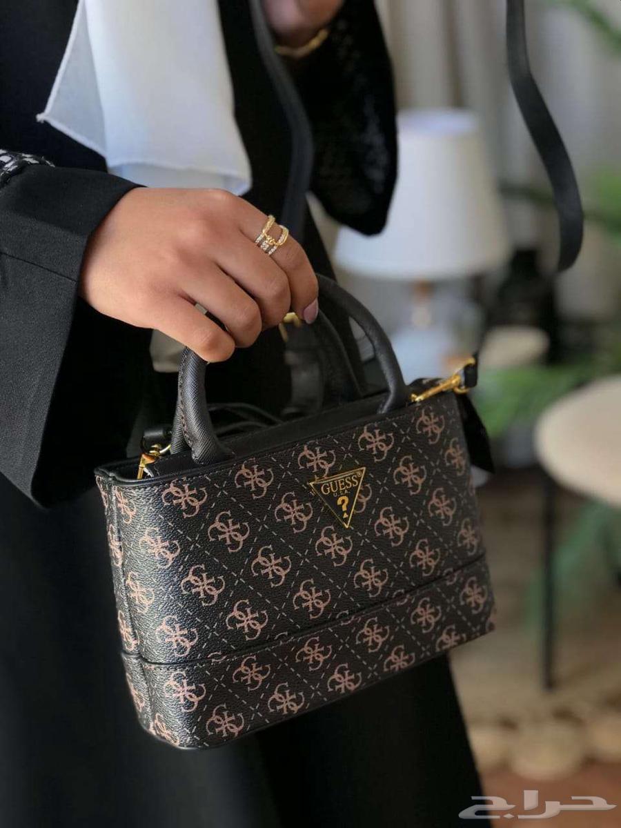 قيس شنطات ماركات بملحقات شنط ماركة جيس طبق اصل للاصلي Guess64511325708034112