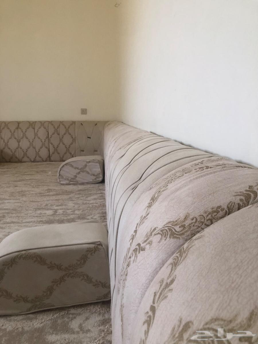 Clean ground floor majlis with cushions and roller blind64505314914563111