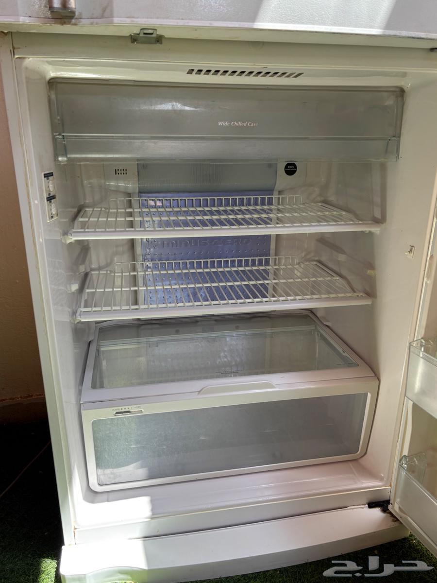 ثلاجه وفريزر هيتاشي نظيفة جدا  خالية من العيوب64505710654467111