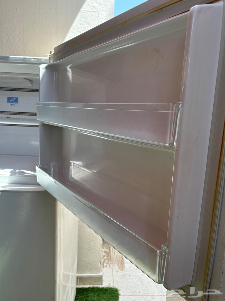ثلاجه وفريزر هيتاشي نظيفة جدا  خالية من العيوب64505710654467110
