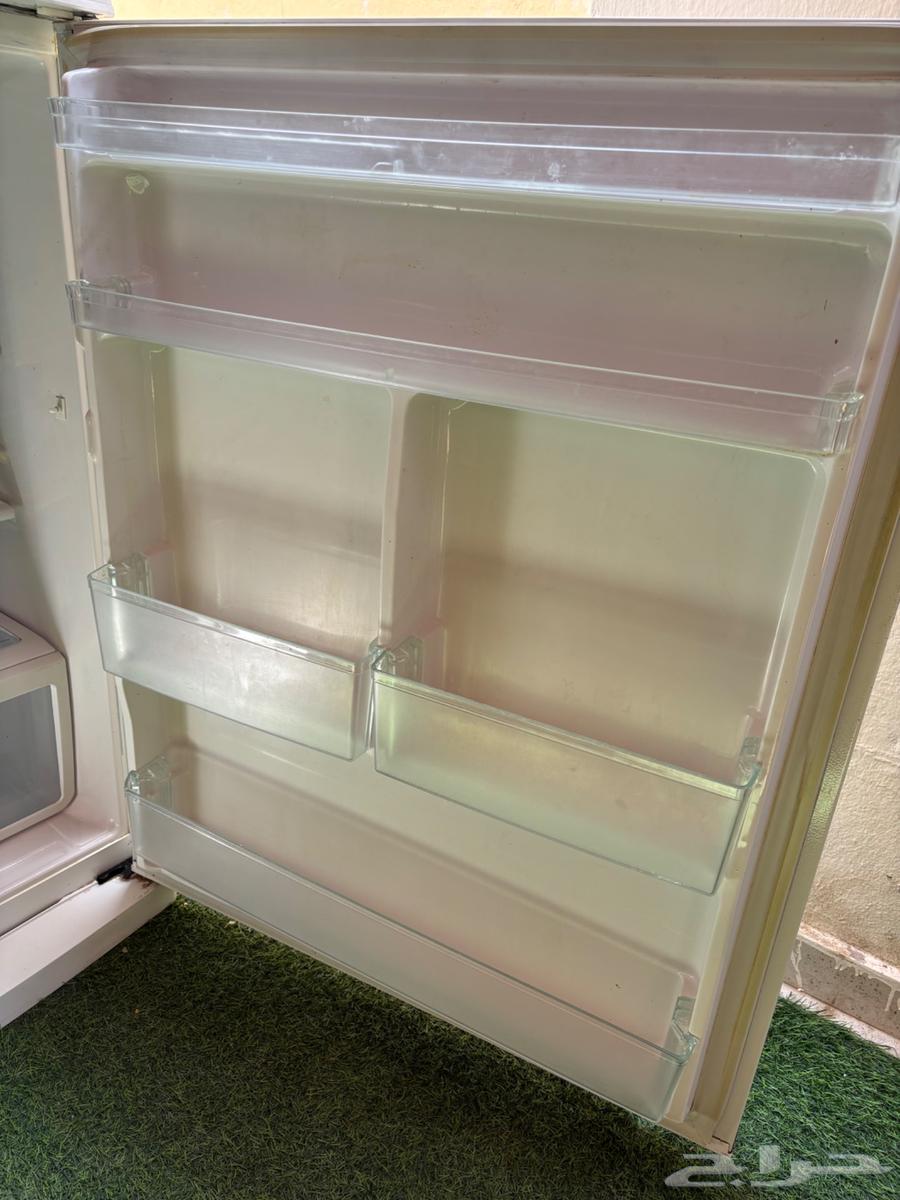 ثلاجه وفريزر هيتاشي نظيفة جدا  خالية من العيوب64505710654467113