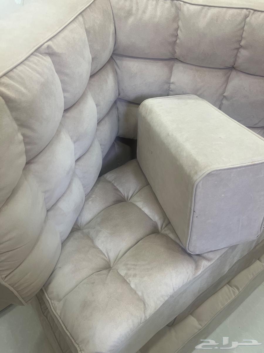 مخاد مع مراكي وسرير أطفال وطاوله تلفزيون للبيع64506249451395112