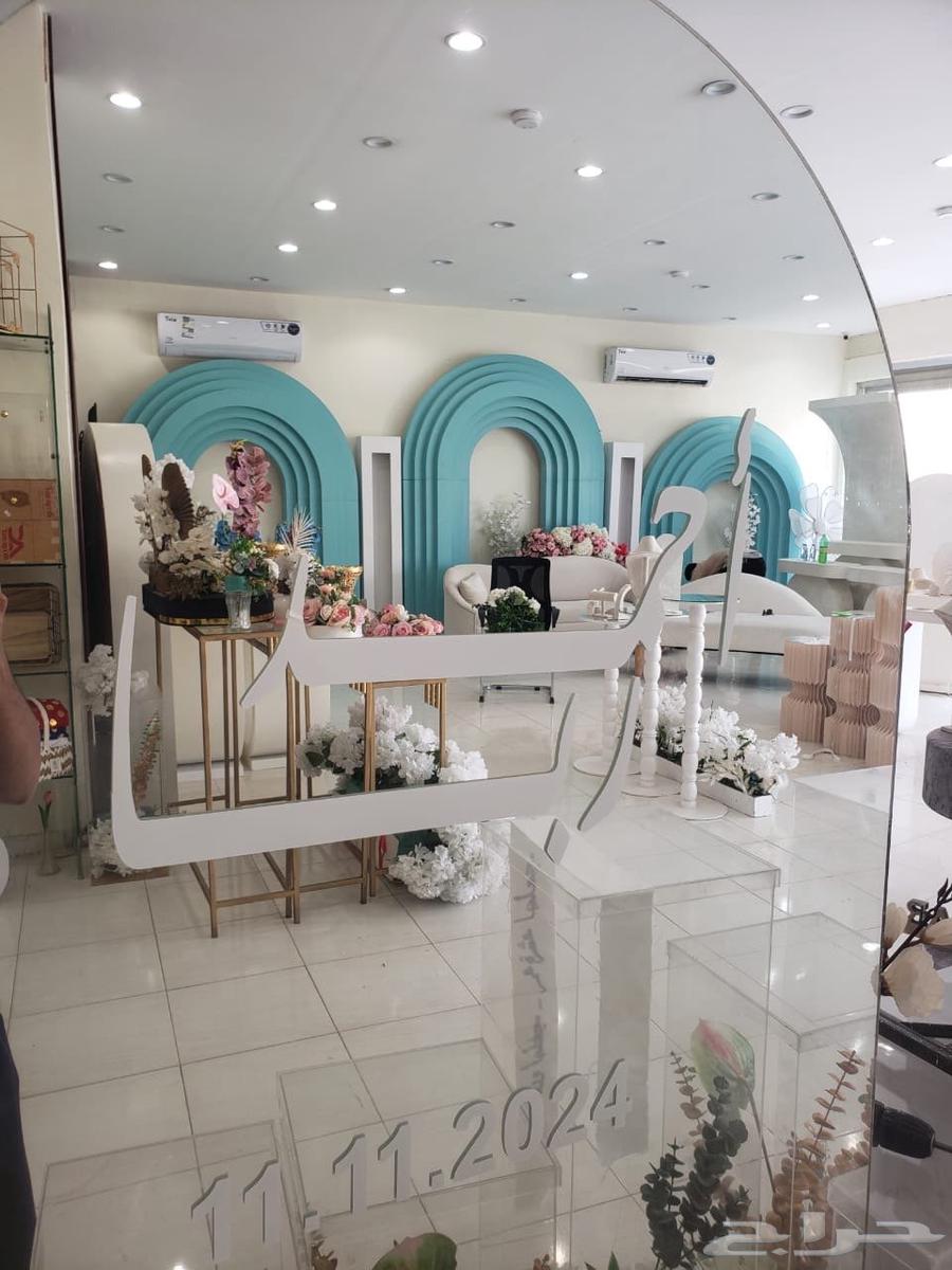 للبيع كوش واستقبال عربات ملكة ورد صناعي وغيرها64506507296771111