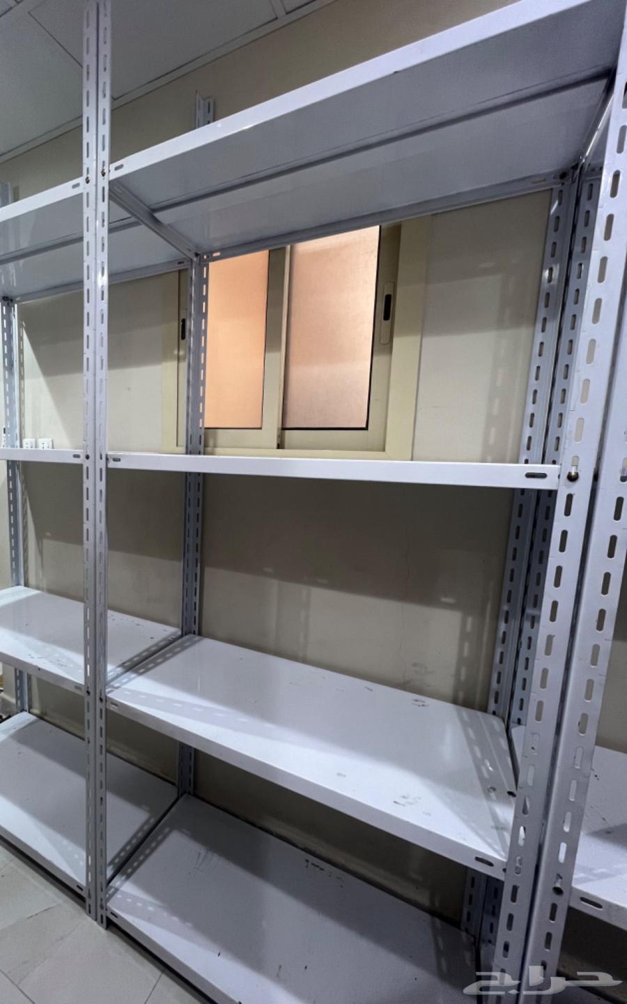 بيع رفوف تخزين حديدية مستعملة   حالة ممتازة64507682097027110