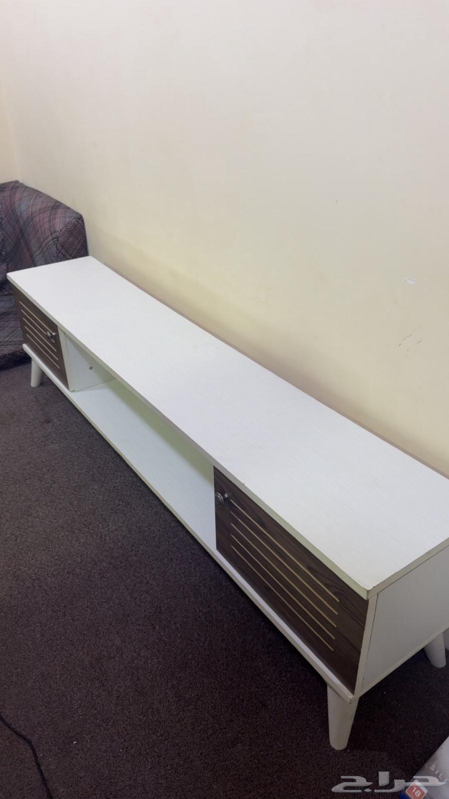 طاولة تلفزيون64505384367619111