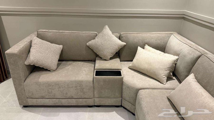 كنب مودرن كريمي غامق للبيع64505245403779110