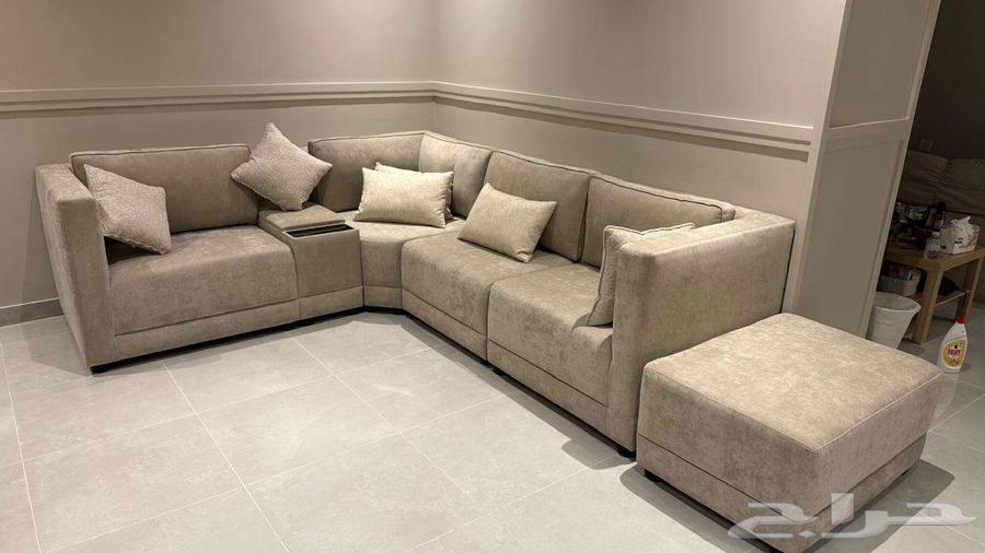 كنب مودرن كريمي غامق للبيع64505245403779112