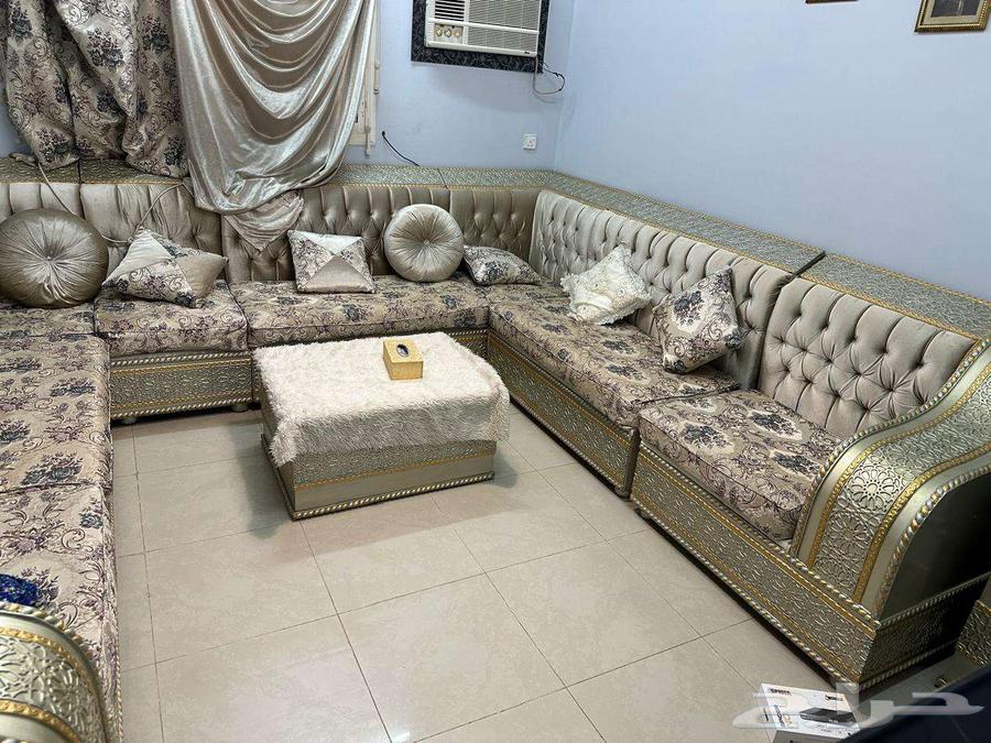 Luxurious U-shaped seating set with tables and curtains, excellent condition64504640720385110