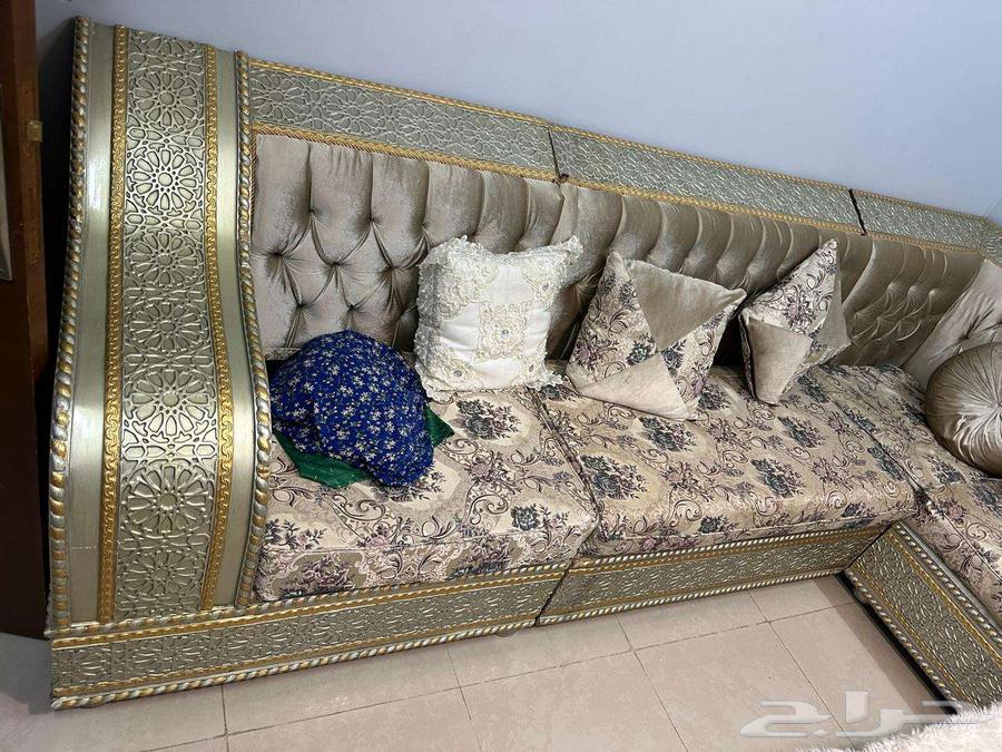 Luxurious U-shaped seating set with tables and curtains, excellent condition64504640720385111