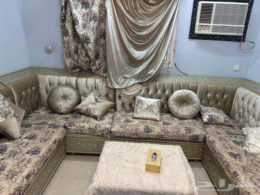 Luxurious U-shaped seating set with tables and curtains, excellent condition64504640720385112