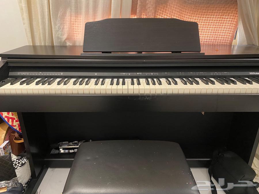 ROLAND RP30 Piano in Excellent Condition64506118561665110