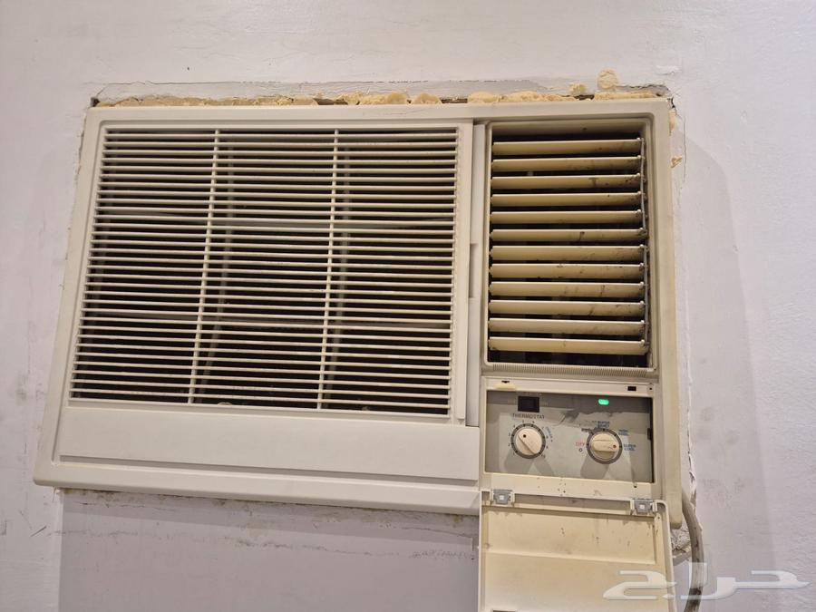 Selling 2 windows conditioners broken and 1 working64506577267586110