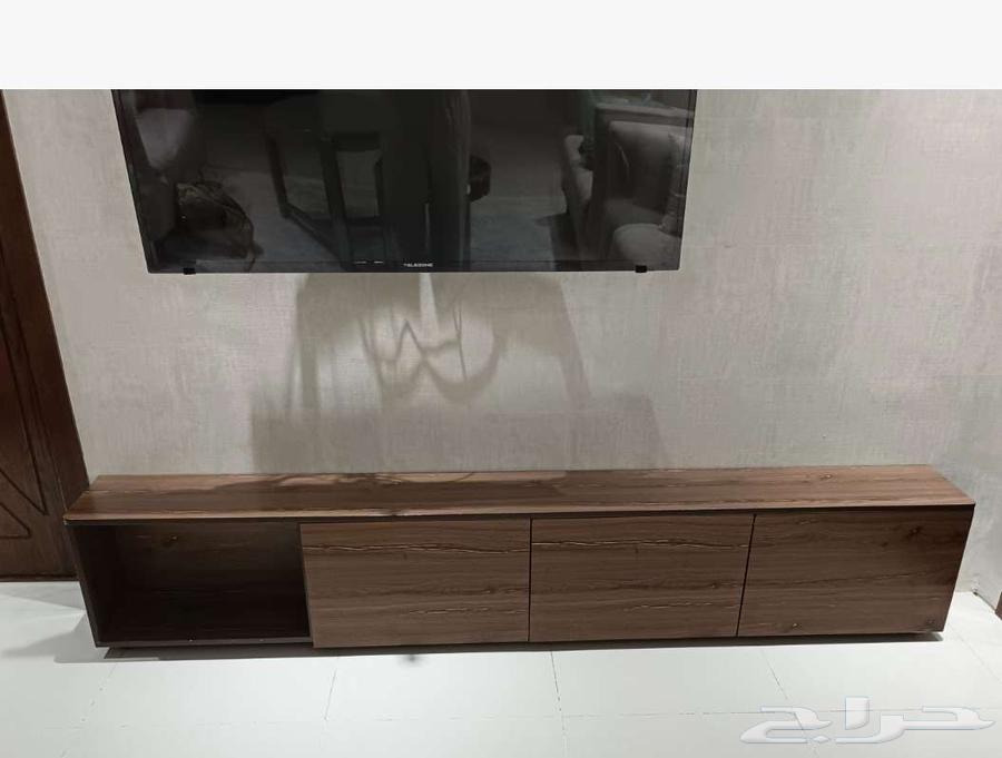 A serving table and also a cabinet approximately three meters long under the TV64505080111489111
