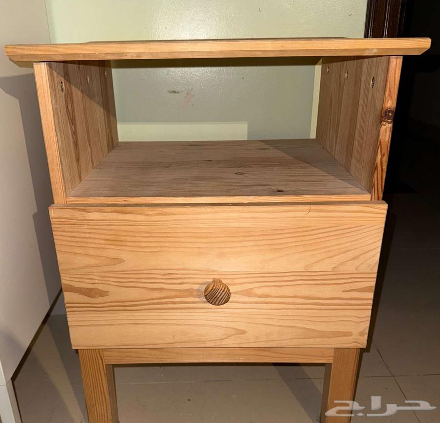 Two side tables and a mobile desk64506299172481111