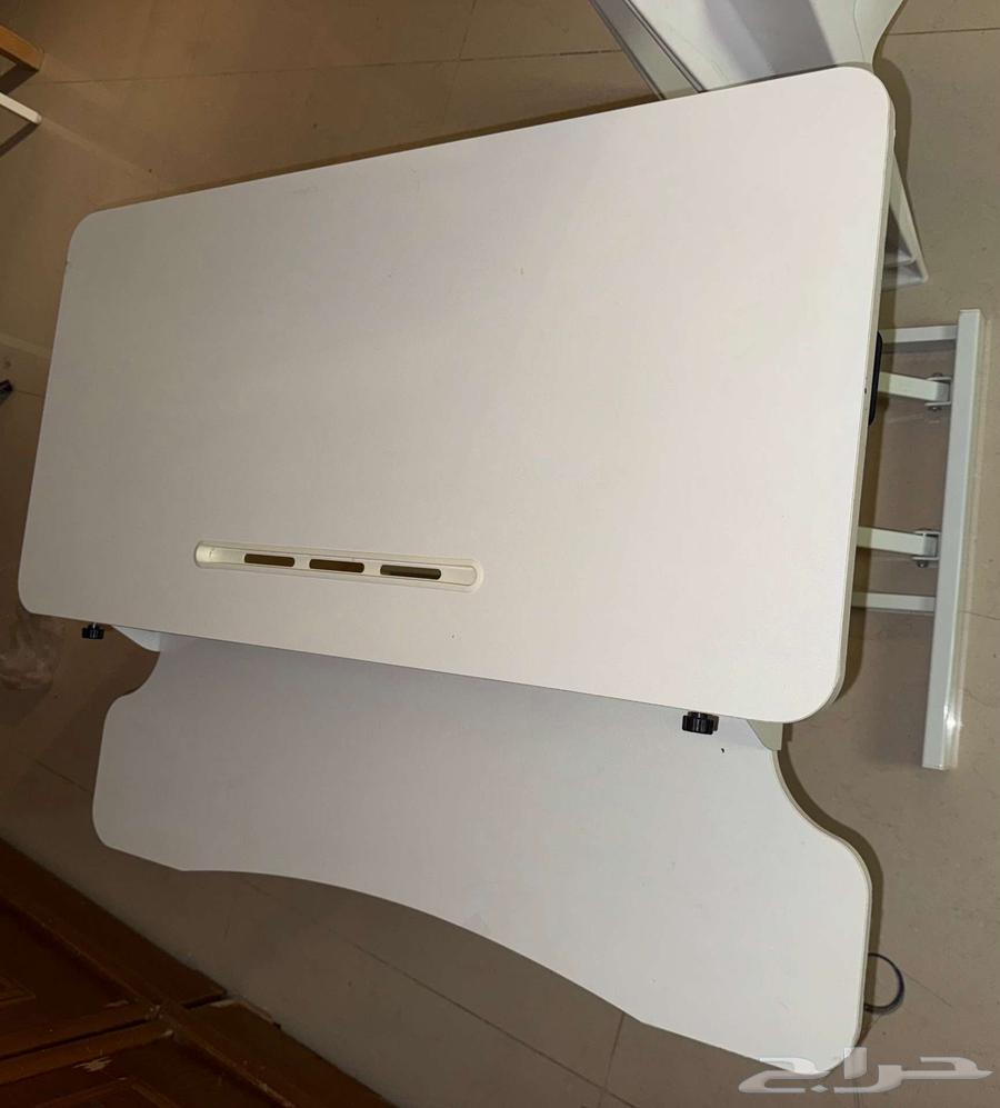 Two side tables and a mobile desk64506299172481110