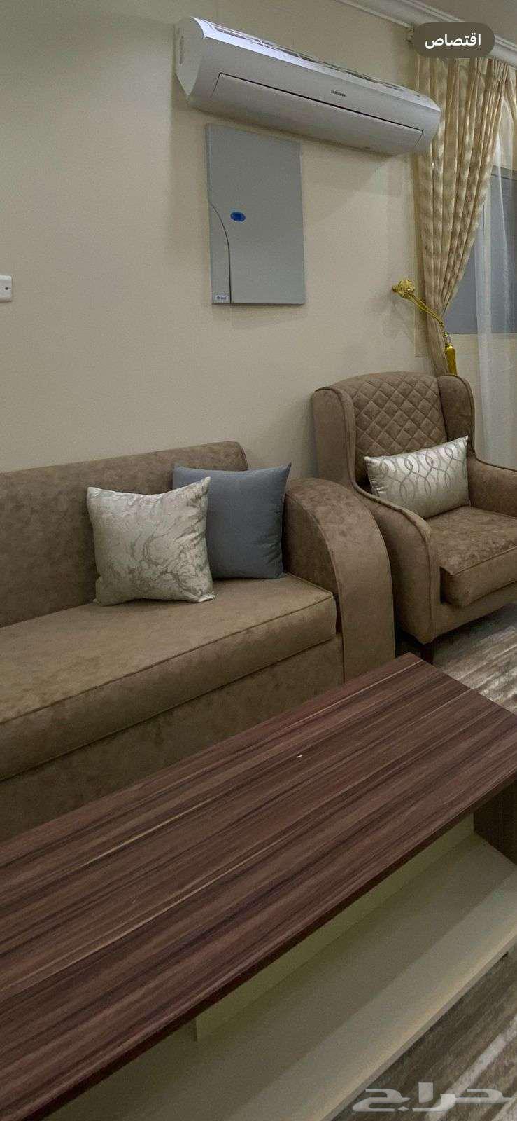 Clean L-shaped sofa64515332706433114