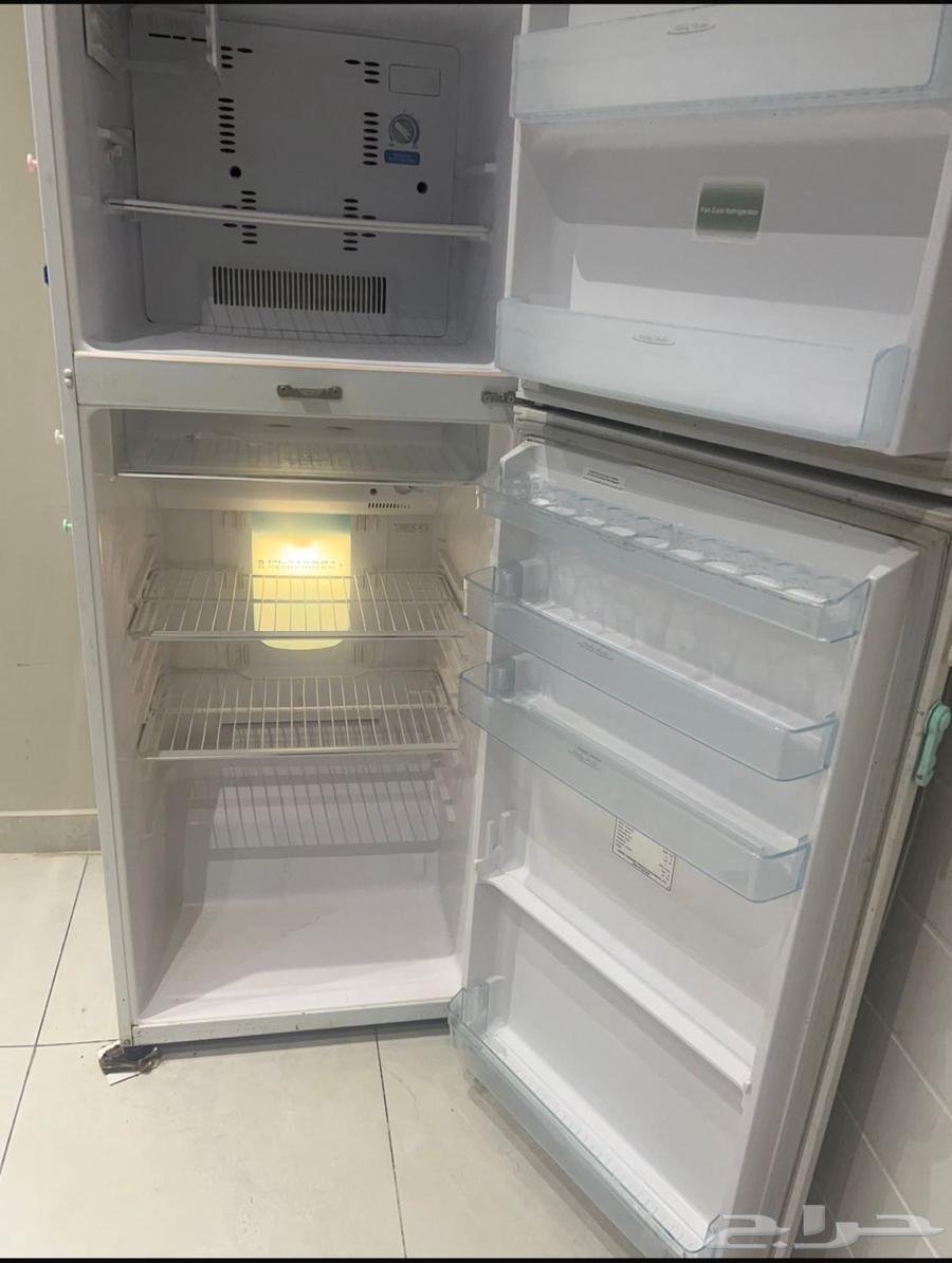 ثلاجه لون ابيض للبيع64514872757635110