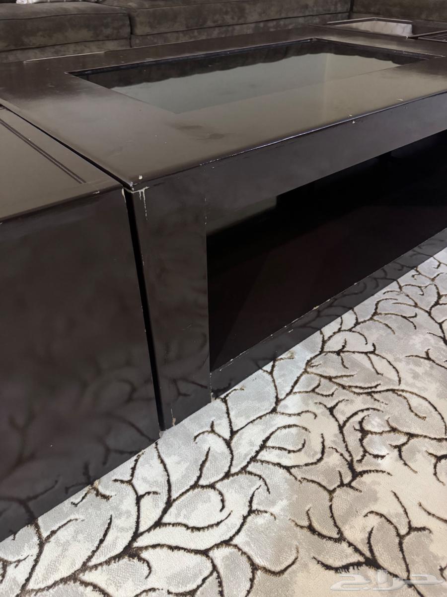 طقم طاولة كبيرة و 4 صغيرة خدمة بحالة جيدة للبيع مستعجل64511926302210110