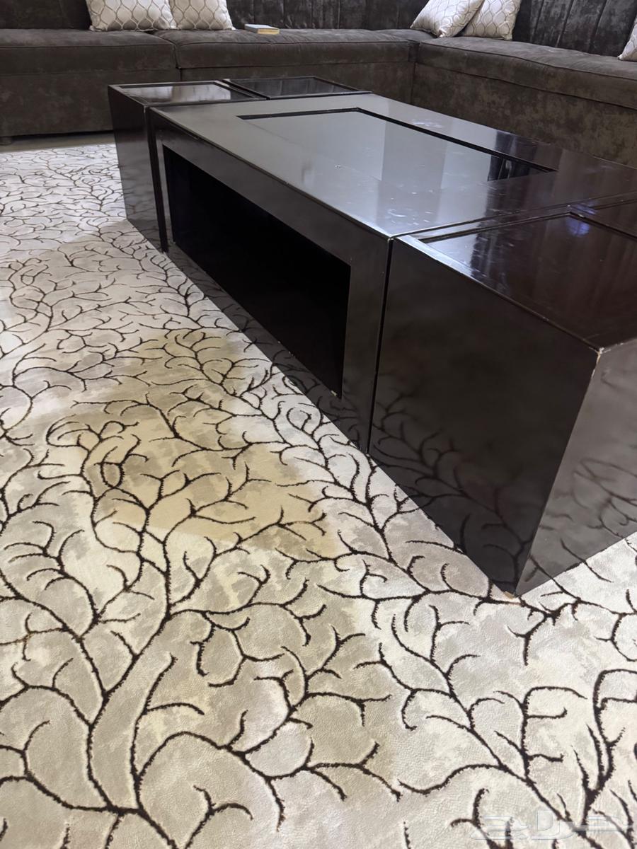 طقم طاولة كبيرة و 4 صغيرة خدمة بحالة جيدة للبيع مستعجل64511926302210111