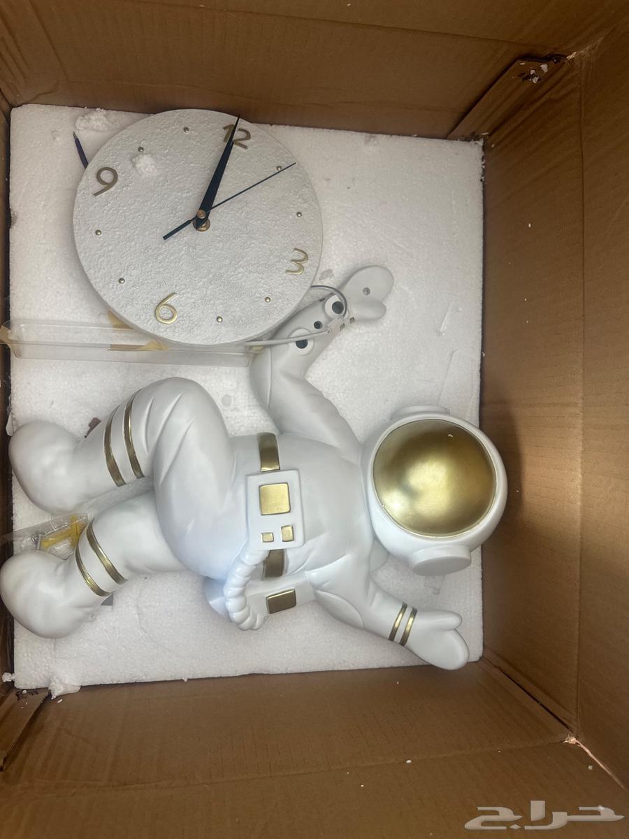 A beautiful wall clock64517619273218111