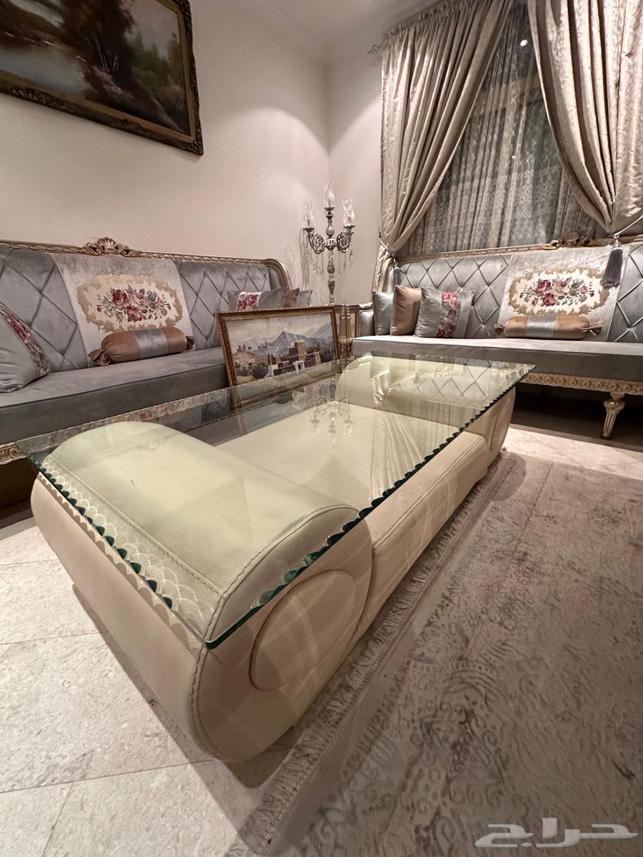 طاولة مجلس جلد لون بيج .. مع زجاج سميك فاخر64518479702787110