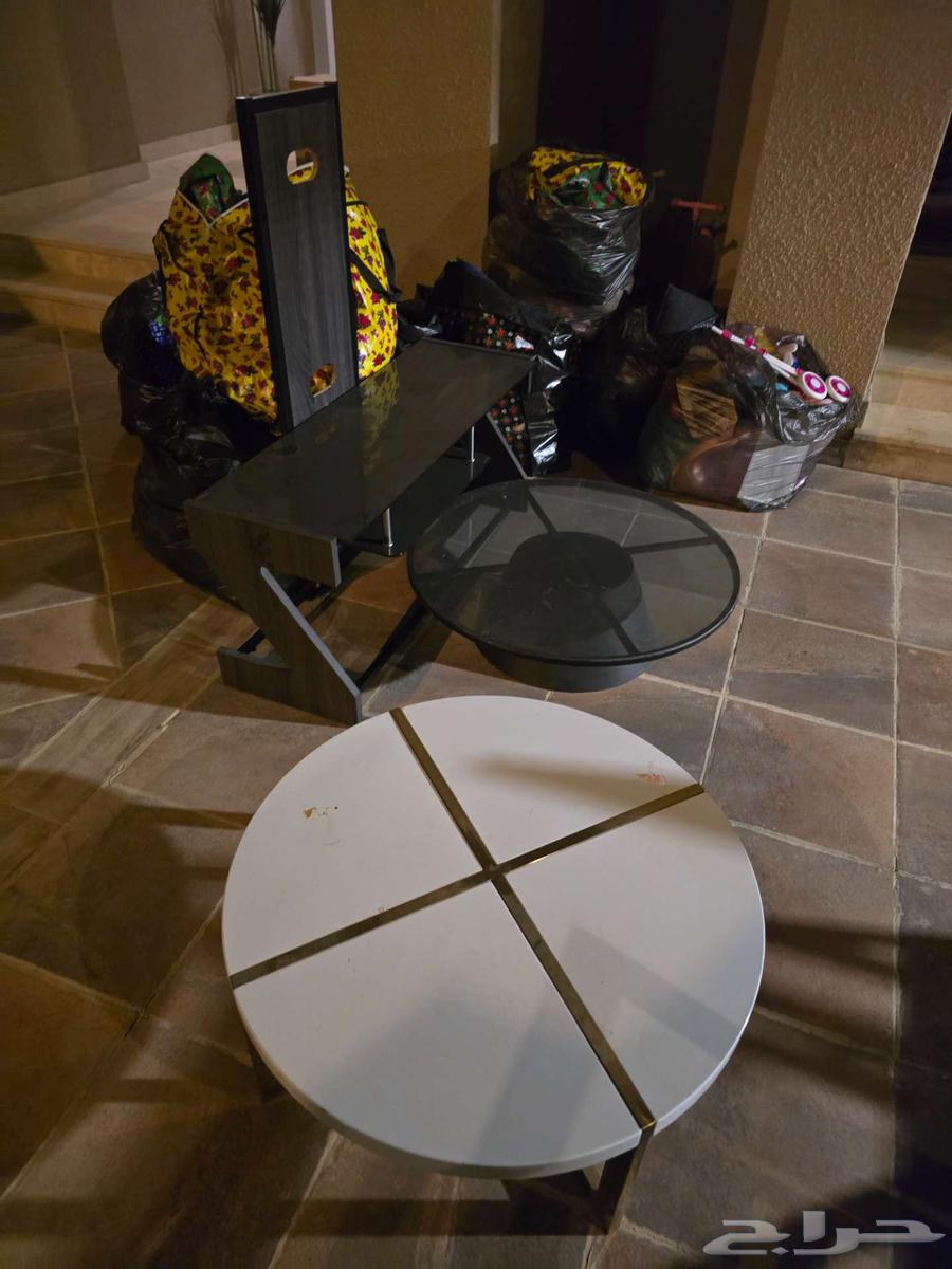 استاند تلفزيون مع طاولتين بيضا وسودا مستخدم خفيف64519158861954110