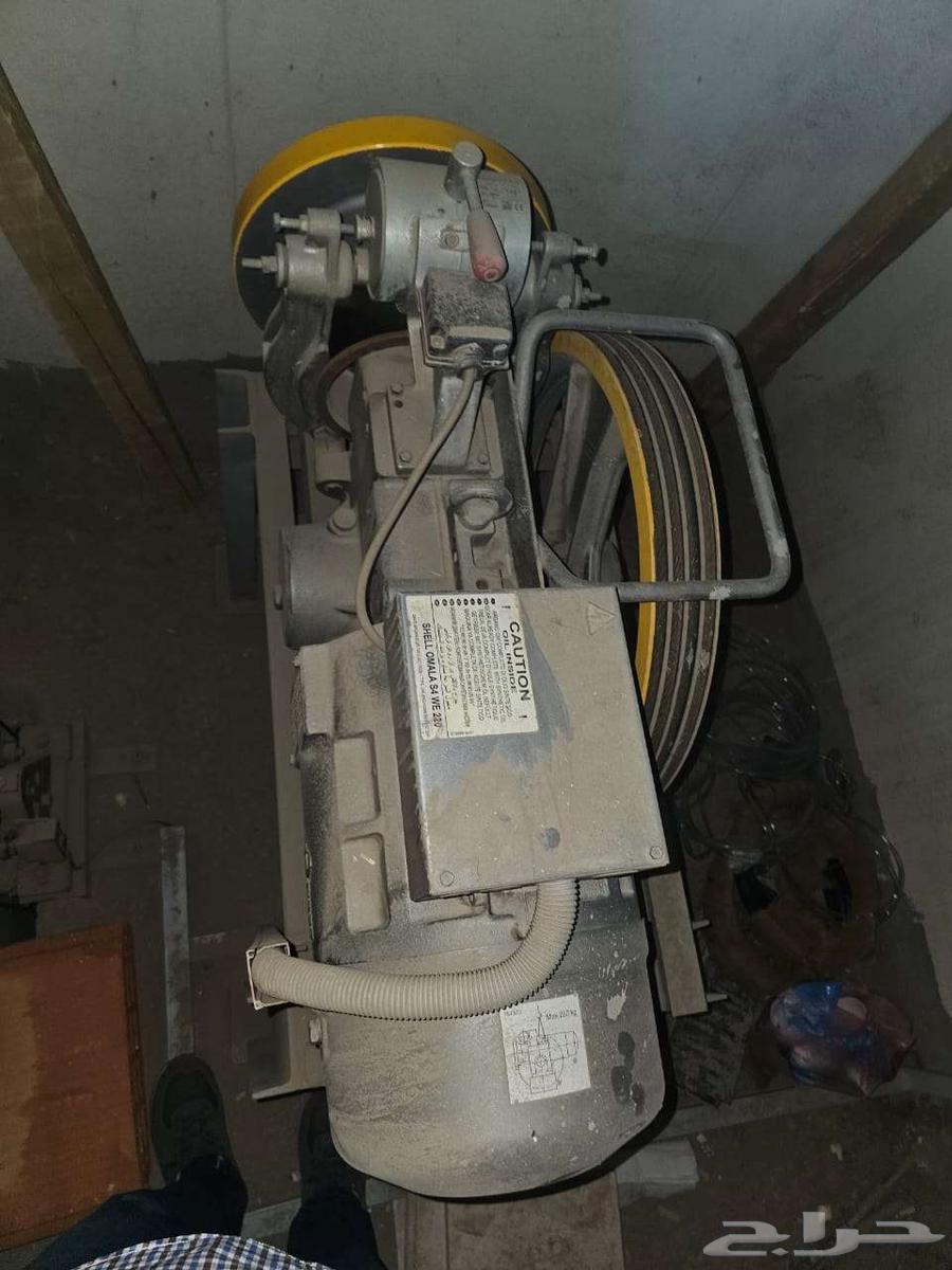 Used elevator in good condition, 5 stops64512734333059114