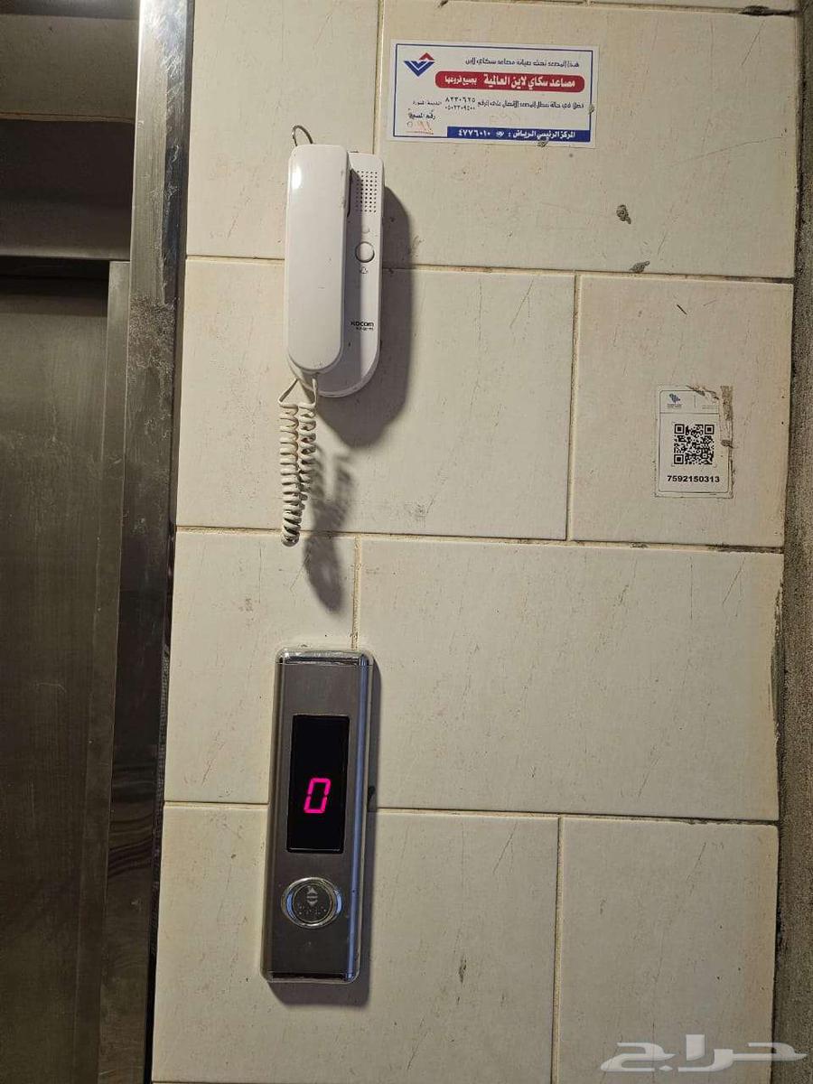 Used elevator in good condition, 5 stops64512734333059113