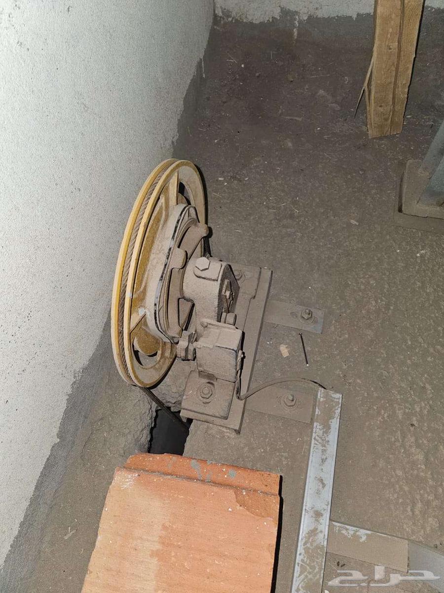 Used elevator in good condition, 5 stops64512734333059112