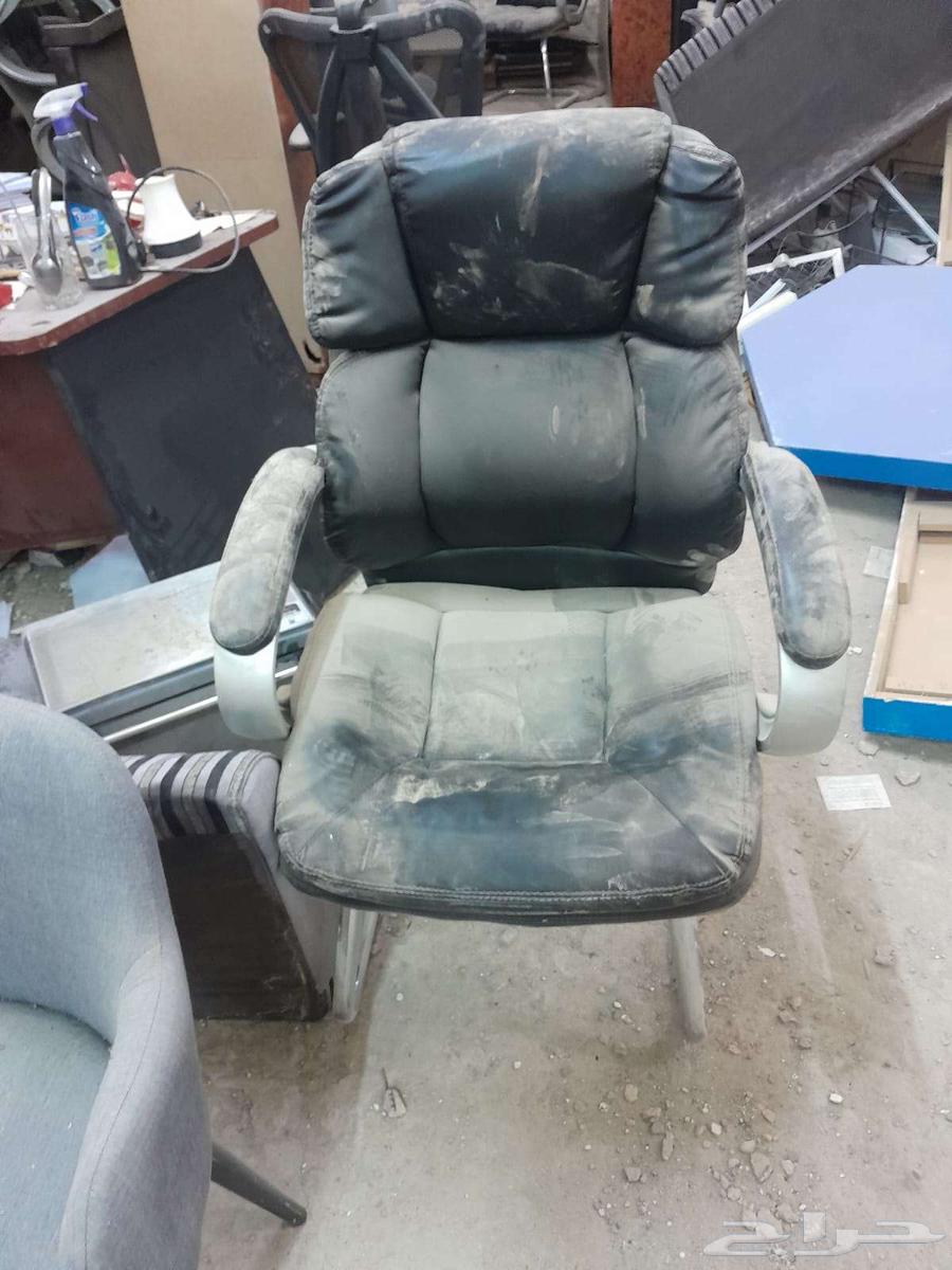 Base for sale more than 30 chairs and other items desks and tables64512790394627113