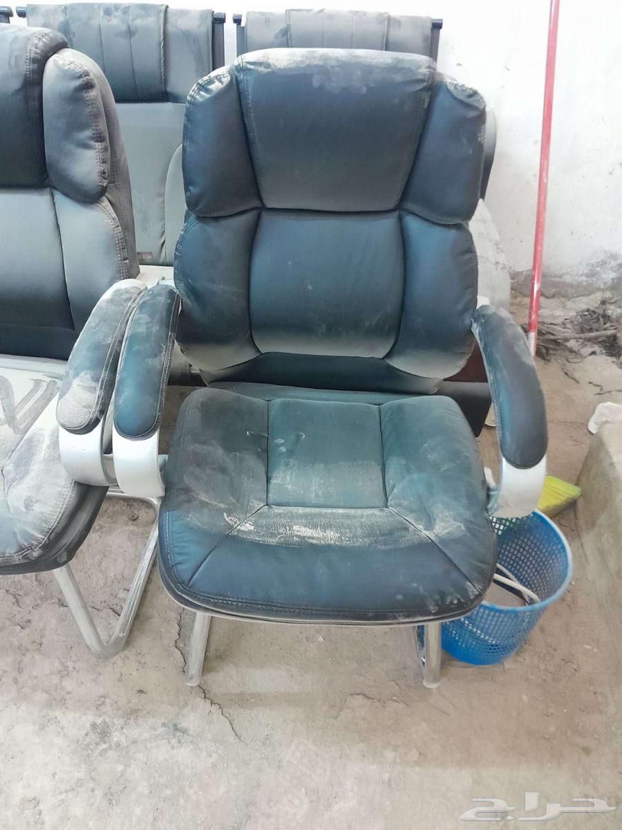 Base for sale more than 30 chairs and other items desks and tables64512790394627111