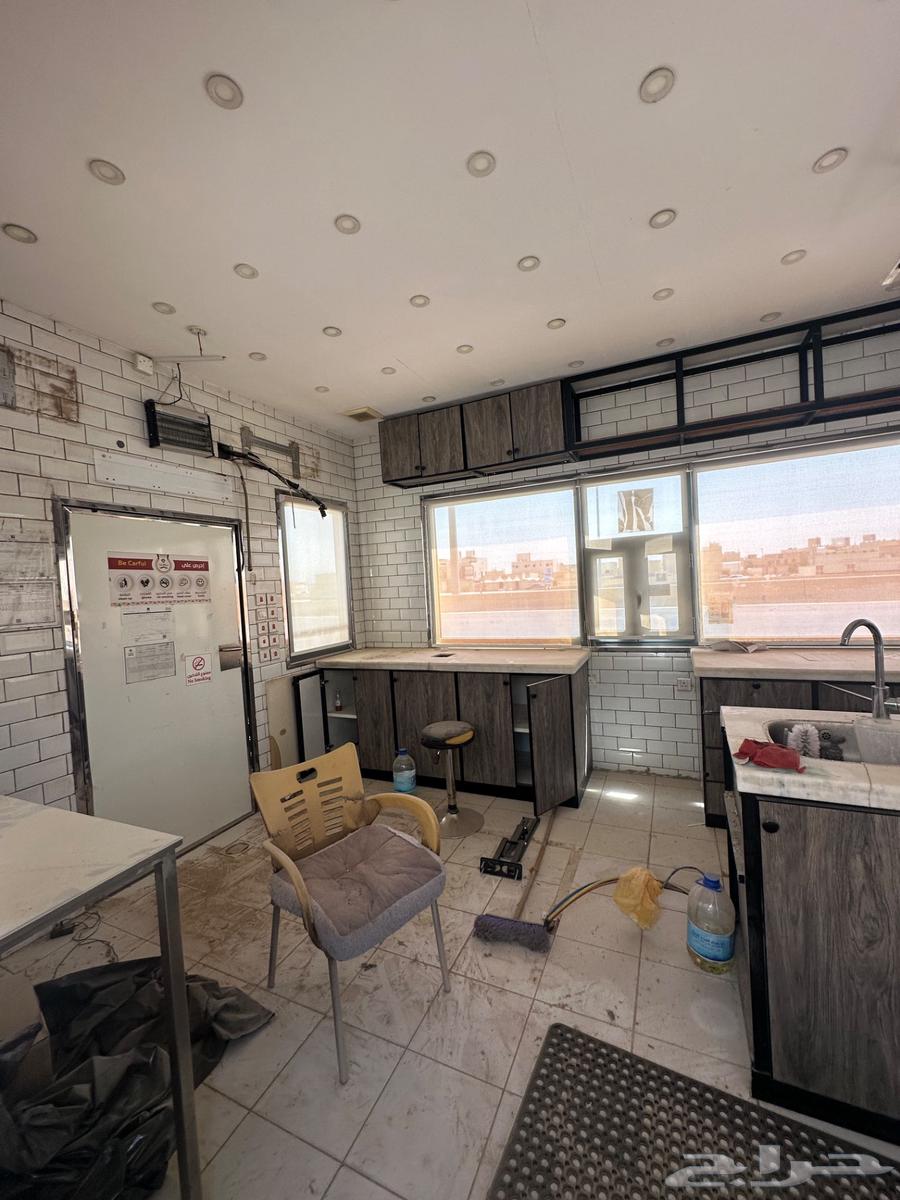 مبنى كوفي شوب للبيع64513135444226112