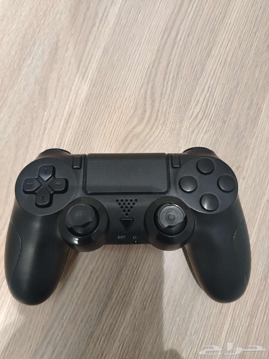 يده سوني 4 للبيع ومعاه شاحن يده64513495170818111