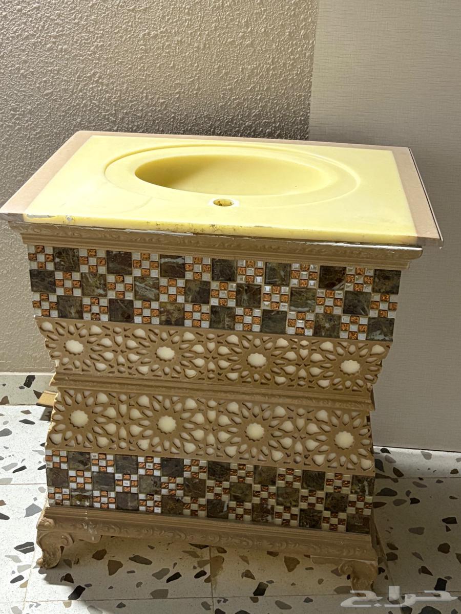 Marble Sink and Mirror64513783764481110