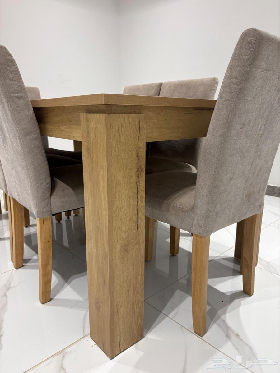 Table with 6 chairs64513921712001113