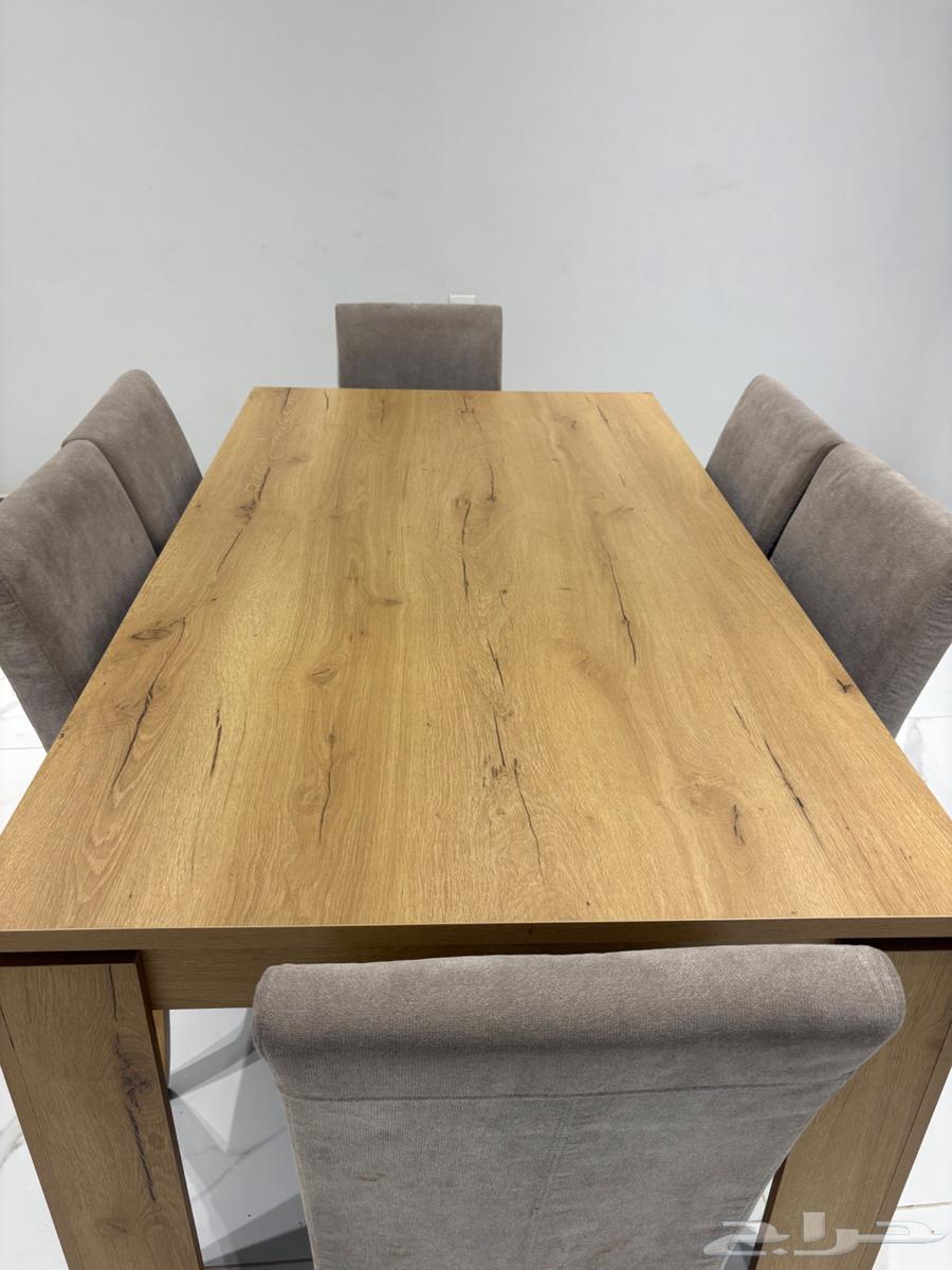 Table with 6 chairs64513921712001114