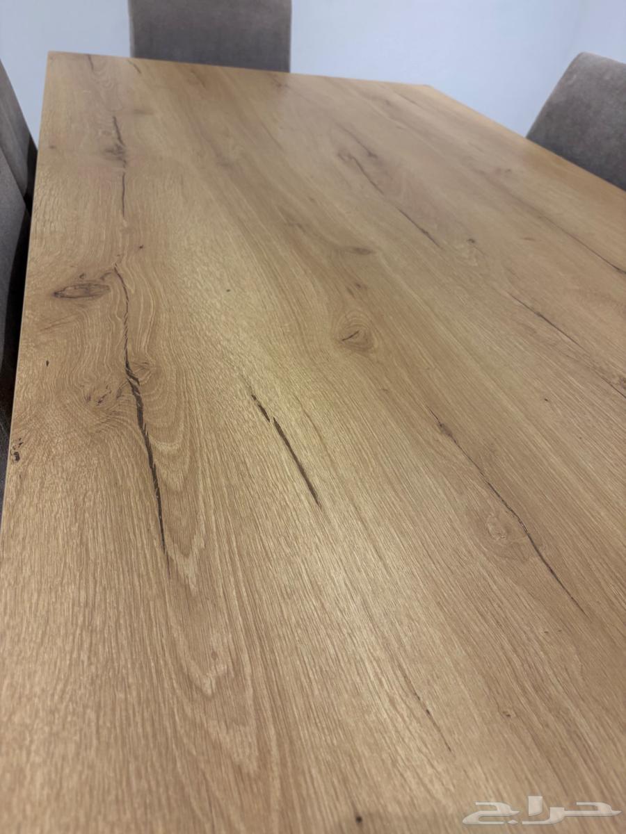 Table with 6 chairs64513921712001112