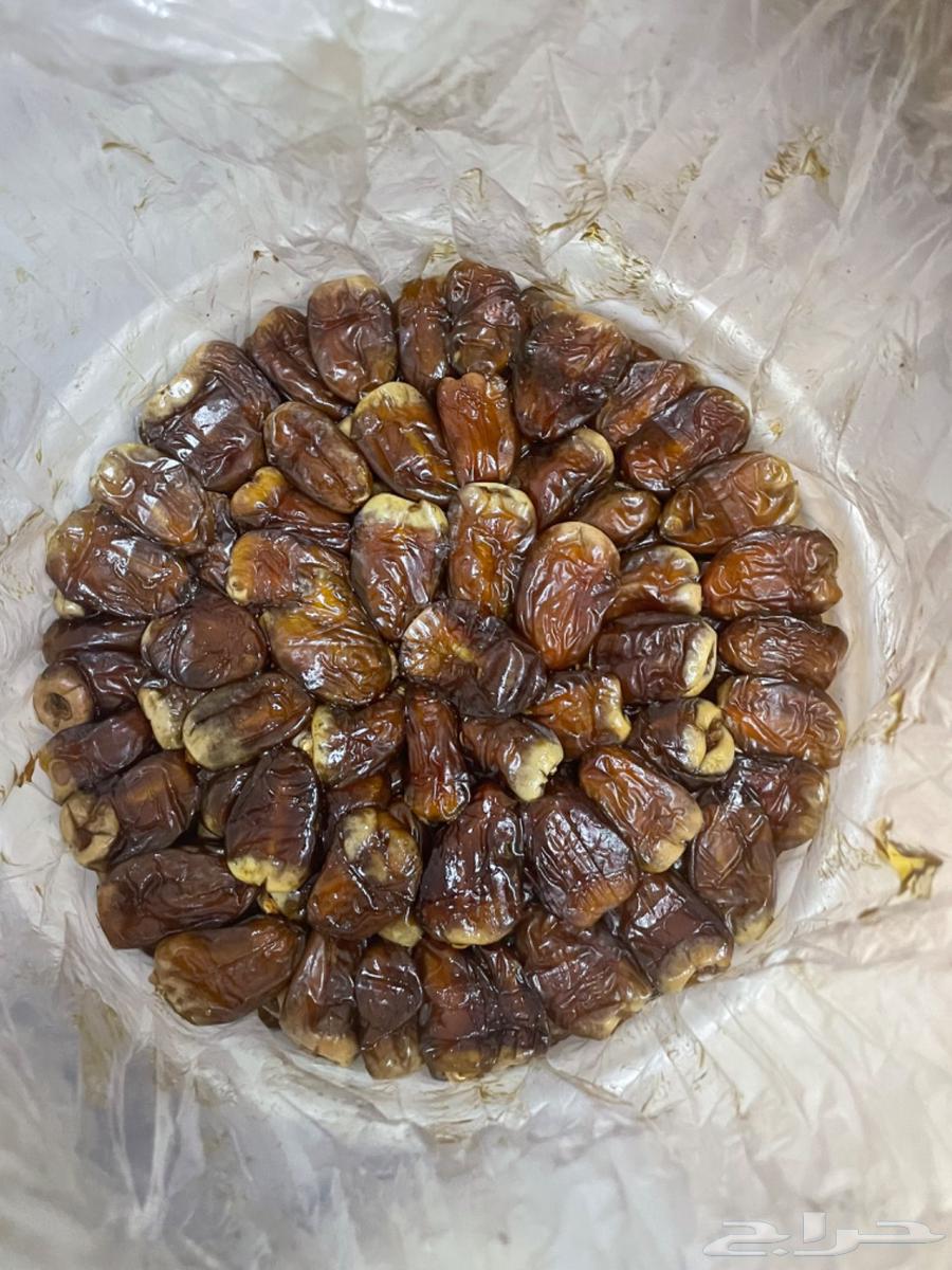 Dates from Al-Ayis farms without additives64514292724739110