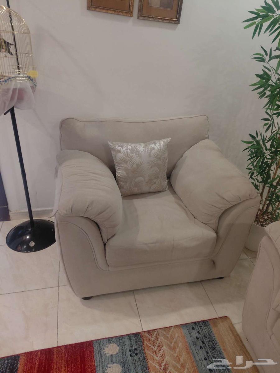 طقمين كنب نظيفه للبيع64514624456961111