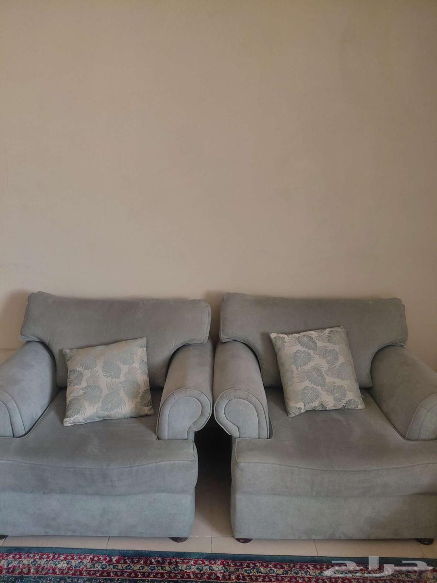 طقمين كنب نظيفه للبيع64514624456961112