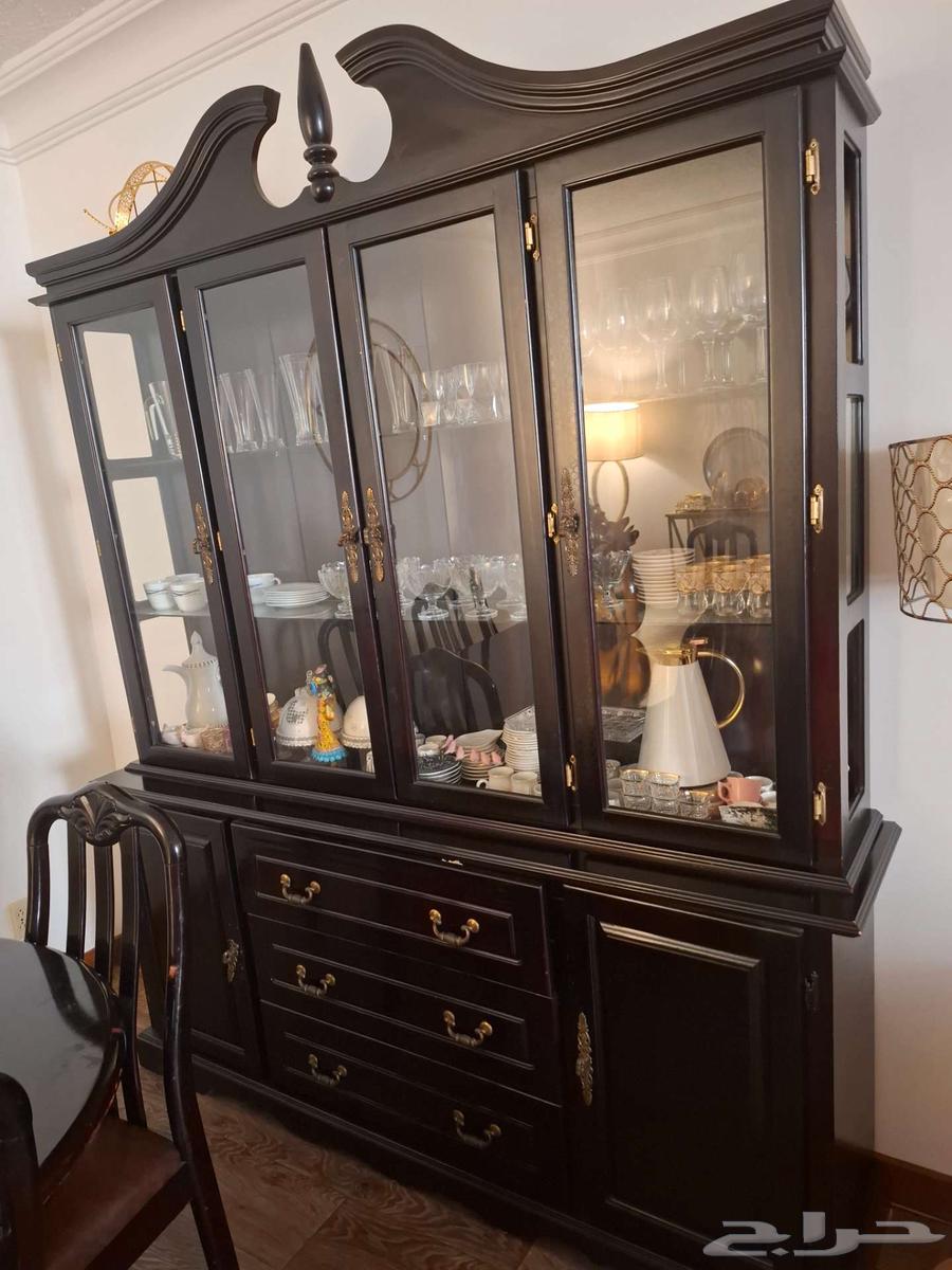 Semi-new dining buffet set with a table and ten chairs64515835683713110