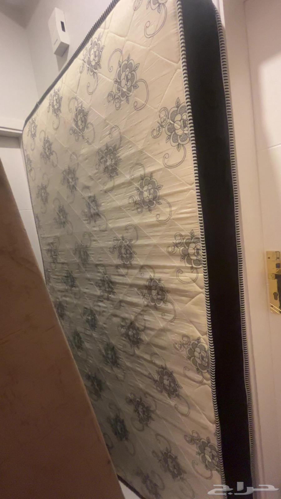 Single and a half bed with mattress and headboard64512037167490111