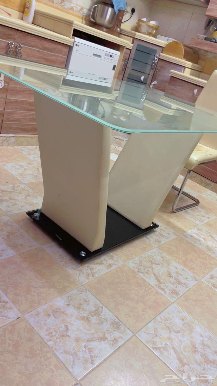 طاولة طعام. مميزه و كبيره جدا تكفي ست كراسي طعام64517648547458110