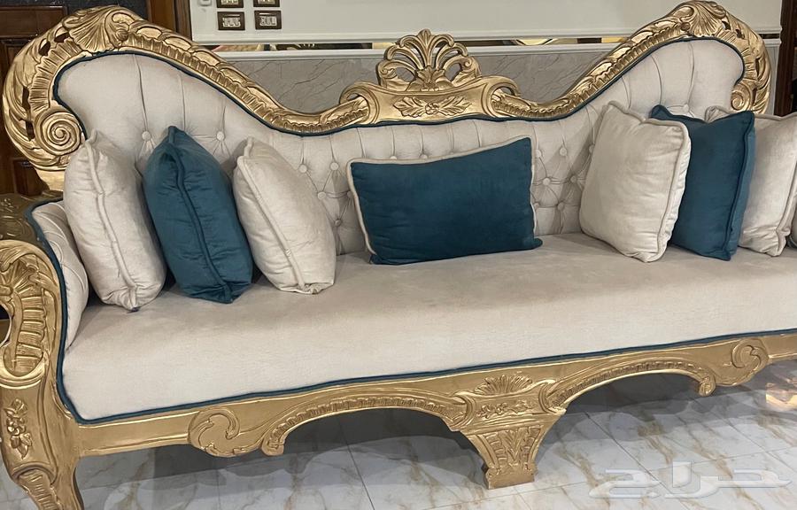 كنب في حالة ممتازة يتسع ل 15 نفر64516016927747112