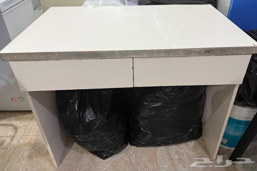 طاولتين للبيع64516773644802110