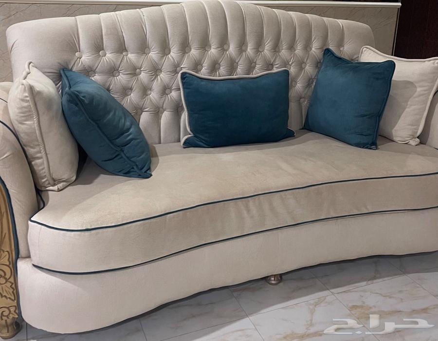 كنب في حالة ممتازة يتسع ل 15 نفر64516016927747113